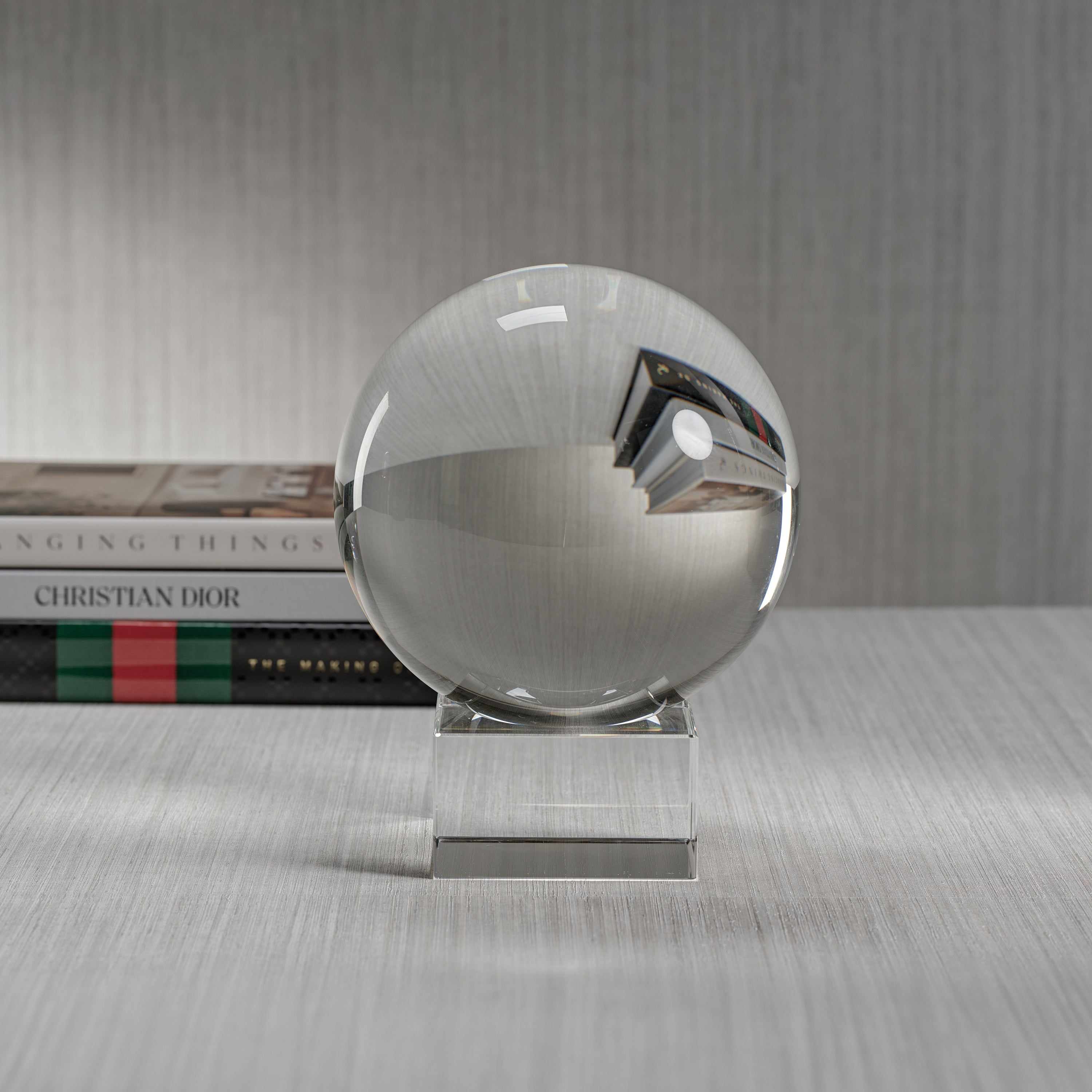 Petite boule décorative en verre de cristal Sérénité sur socle
